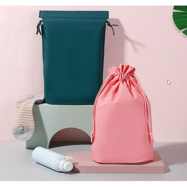 Пакет косметичний на зав'язках, темно-зелений поліетиленовий матовий пакет для зберігання зі шнурком, 21х29 см, 1 шт