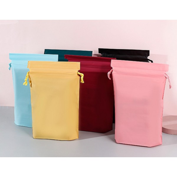 Пакет косметичний на зав'язках, темно-зелений поліетиленовий матовий пакет для зберігання зі шнурком, 21х29 см, 1 шт