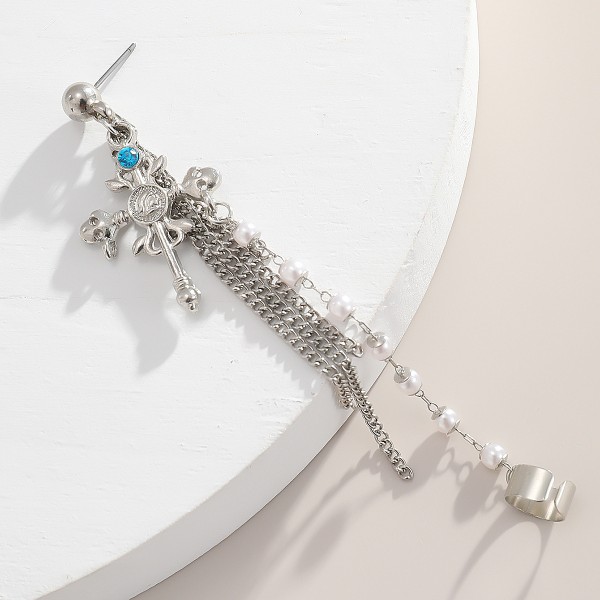 Серьга каффа с жемчугом и стразами "Pearls Crosses", с крестиком Серьга каффа с жемчугом и стразами "Pearls Crosses", с крестиком