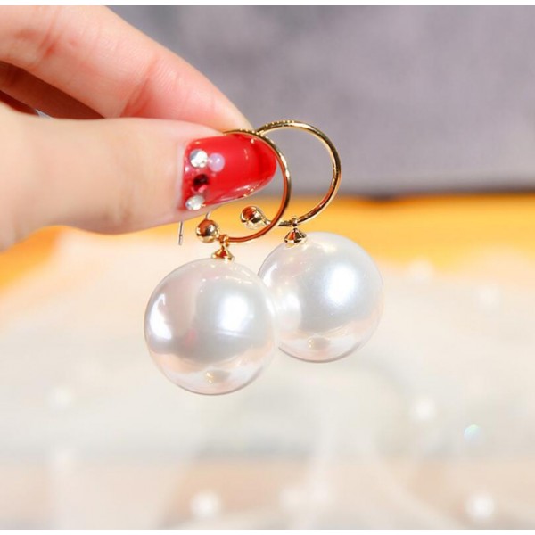 Сережки з великою перлиною "Large Delicate Pearl", золото Сережки з великою перлиною "Large Delicate Pearl", золото