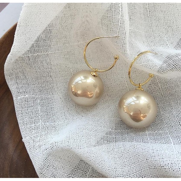 Сережки з великою перлиною "Large Delicate Pearl", золото Сережки з великою перлиною "Large Delicate Pearl", золото
