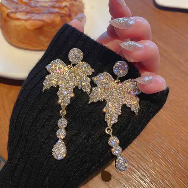 Сережки у формі кленового листа "Leaf Maple" зі стразами, золото