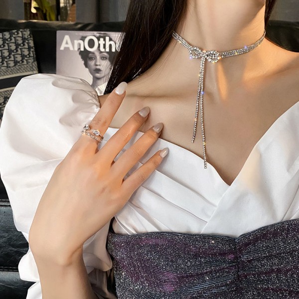 Чокер зі стразами та бантиком "Delicate Bow"