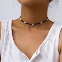 Чокер із чорного бісеру з ромашками "Black Daisies", 1шт