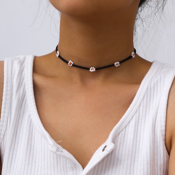 Чокер із чорного бісеру з ромашками "Black Daisies", 1шт