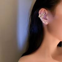 Серьга кафф с жемчугом и стразами "Precious Butterfly" 1 шт, золото