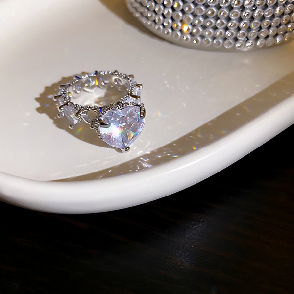 Кольцо с камнем в форме сердца и стразами "Big Heart", цвет серебро, 1 шт