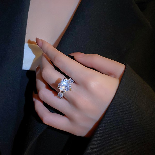 Кольцо с камнем в форме сердца и стразами "Big Heart", цвет серебро, 1 шт