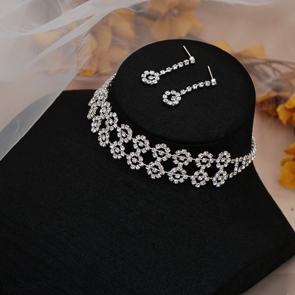 Набір: чокер зі стразами сережки "Lovely Flowers", срібло