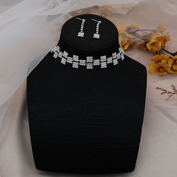 Набір: чокер зі стразами сережки "Stylish Geometry", срібло Набір: чокер зі стразами сережки "Stylish Geometry", срібло