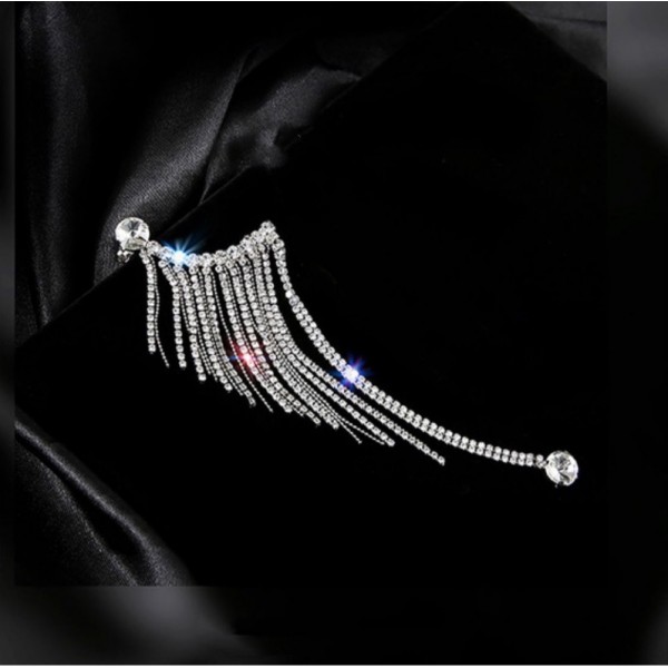 Сережки - каффа зі стразами "Silver Metal" на ліве вухо, на праве вухо, 1 шт Сережки - каффа зі стразами "Silver Metal" на ліве вухо, на праве вухо, 1 шт