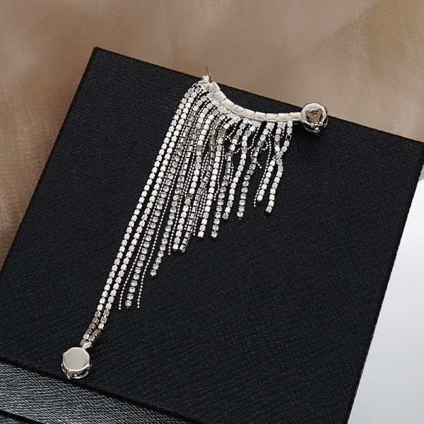 Сережки - каффа зі стразами "Silver Metal" на ліве вухо, на праве вухо, 1 шт Сережки - каффа зі стразами "Silver Metal" на ліве вухо, на праве вухо, 1 шт