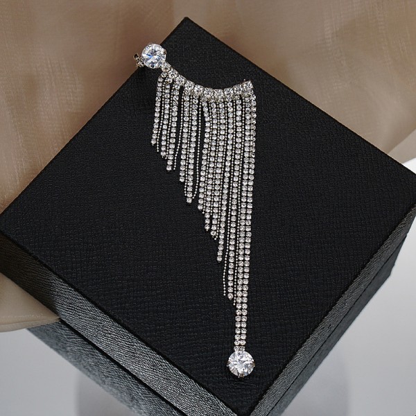 Сережки - каффа зі стразами "Silver Metal" на ліве вухо, на праве вухо, 1 шт Сережки - каффа зі стразами "Silver Metal" на ліве вухо, на праве вухо, 1 шт