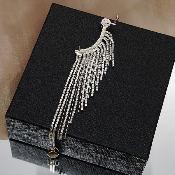 Сережки - каффа зі стразами "Silver Metal" на ліве вухо, на праве вухо, 1 шт Сережки - каффа зі стразами "Silver Metal" на ліве вухо, на праве вухо, 1 шт