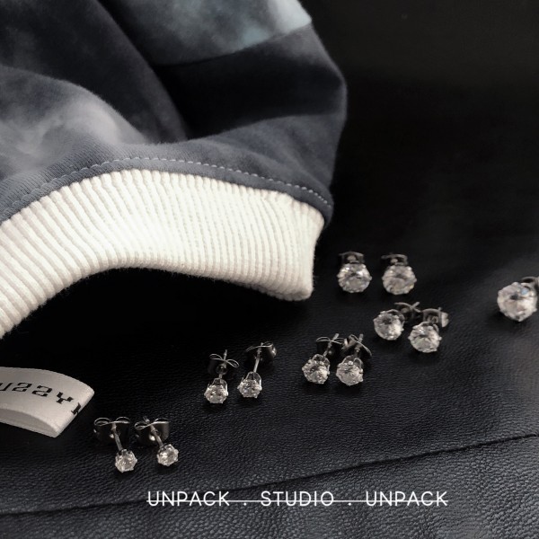 Сережки пусети "Fortitude", сережки гвоздики з камінчиком, колір срібло, 1 пара