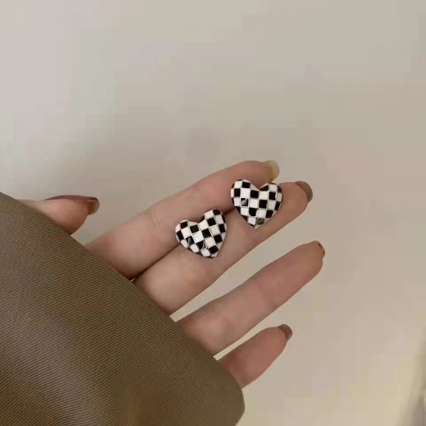 Сережки серця "Black/White Heart"
