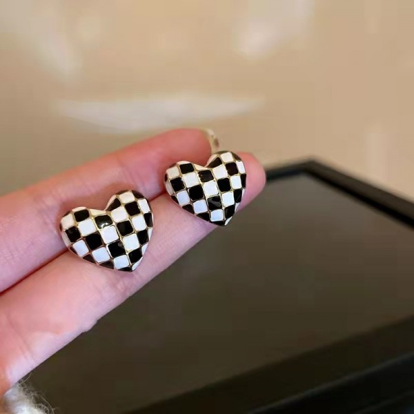 Сережки серця "Black/White Heart"
