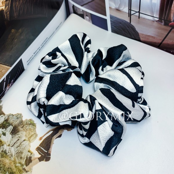 Резинка об'ємна для волосся "Stylish Zebra"