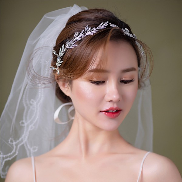 Обруч для волосся зі стразами та атласними стрічками "White Lines", прикраса на голову, срібло Обруч для волосся зі стразами та атласними стрічками "White Lines", прикраса на голову, срібло