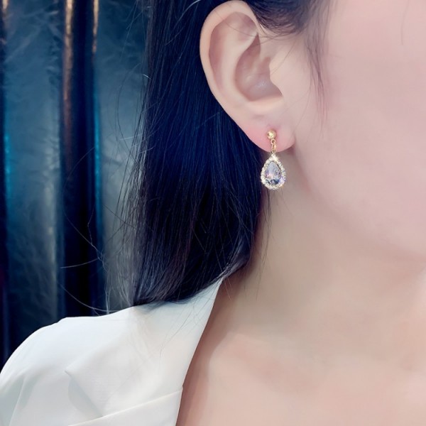 Серьги со стразами "Refined Luxury", разные виды