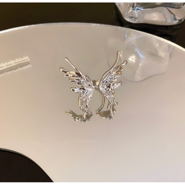 Кольцо в виде бабочки "Silver Butterfly", серебро, 4,1х4,1 см