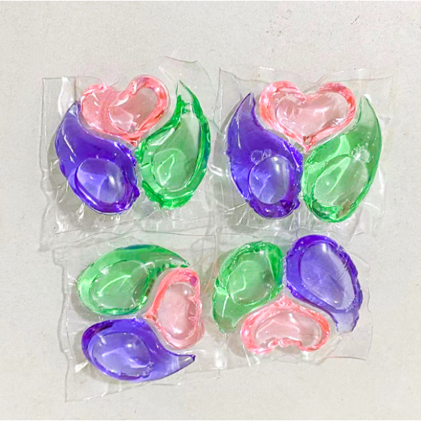 Гелева капсула для прання "Heart", 3 в 1, з фруктово - квітковим ароматом, 1 шт Гелева капсула для прання "Heart", 3 в 1, з фруктово - квітковим ароматом, 1 шт