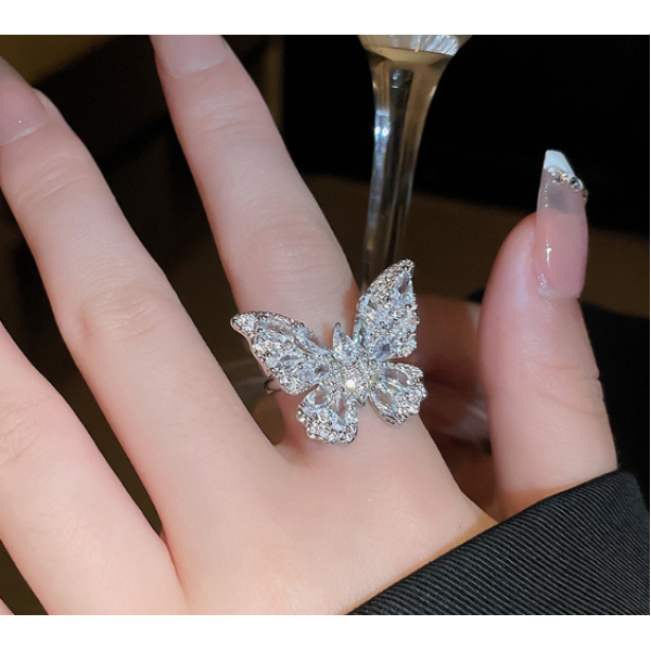Каблучка у вигляді метелика "Dimond Butterfly", срібло, 2х2,6 см