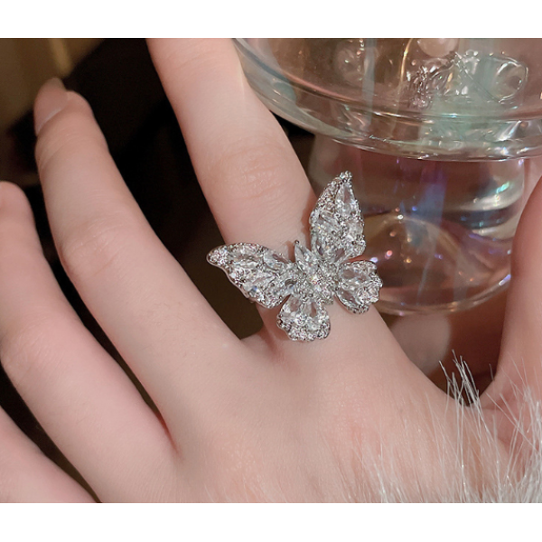 Каблучка у вигляді метелика "Dimond Butterfly", срібло, 2х2,6 см