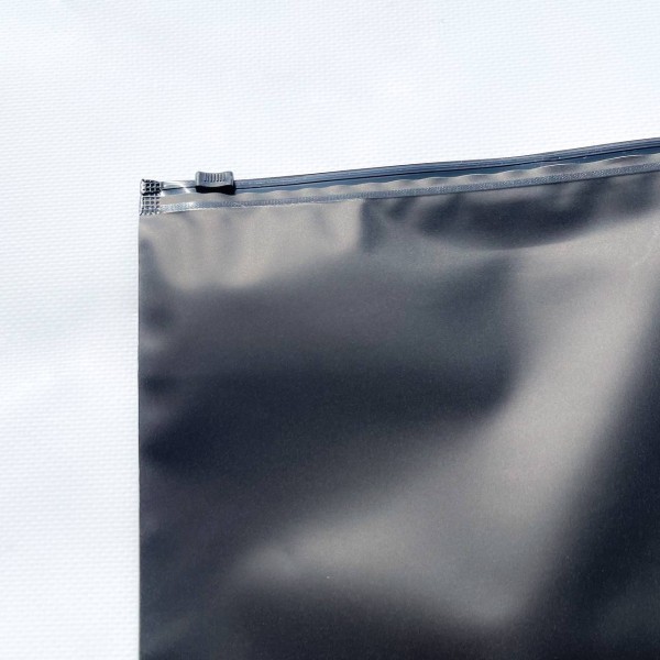 Пакет матовий, чорний, із замком Zip-Lock 35х45 см (пакет для пакування), плотність 220 мкм, 1 шт Пакет матовий, чорний, із замком Zip-Lock 35х45 см (пакет для пакування), плотність 220 мкм, 1 шт