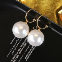Серьги с большой жемчужиной "Large Delicate Pearl", разные цвета