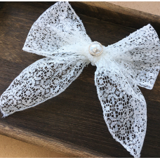 Шпилька - бант для волосся "Dream", з білим мереживом, 18х18 см