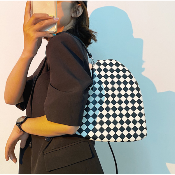 Сумка жіноча у формі серця "Heart", водонепроникна, в чорно-білий принт, 30х31х2 см