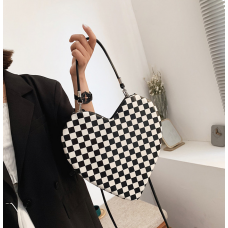 Сумка жіноча у формі серця "Heart", водонепроникна, в чорно-білий принт, 30х31х2 см