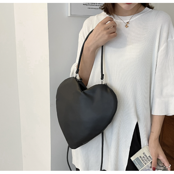 Сумка женская в форме сердца "Heart", водонепроницаемая, черная, 30х31х2 см