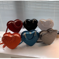 Сумка жіноча у формі серця "Colors Hearts", екошкіра, різні кольори, 23х20х8 см