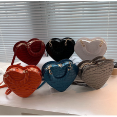 Сумка жіноча у формі серця "Colors Hearts", екошкіра, різні кольори, 23х20х8 см