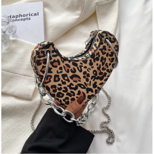 Сумка у формі серця із застібкою змійкою, різні кольори, 17х14х5 см Сумка у формі серця із застібкою змійкою, різні кольори, 17х14х5 см